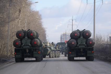 Еатеринбург. ЗРК (Зенитно-ракетный комплекс) С-300 во время репетиции военного парада