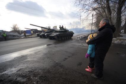 Еатеринбург.  Танки Т-72Б во время репетиции военного парада