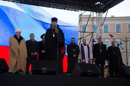 Санкт-Петербург. Представители религиозных конфессий во время акции в память о жертвах теракта в метро  у станции `Технологический институт`.