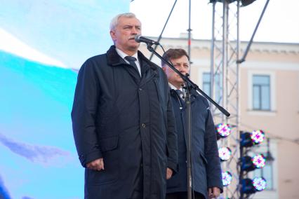 Санкт-Петербург. Губернатор Санкт-Петербурга Георгий Полтавченко и председатель Законодательного Собрания Санкт-Петербурга Вячеслав Макаров (слева направо) во время акции в память о жертвах теракта в метро  у станции `Технологический институт`.