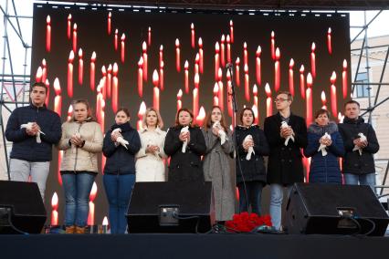 Санкт-Петербург.  Во время акции в память о жертвах теракта в метро  у станции `Технологический институт`.