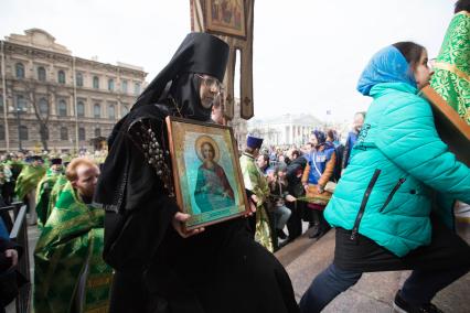 Санкт-Петербург. Крестный ход  по случаю Вербного воскресенья в Исаакиевском соборе.