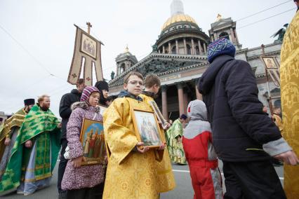 Санкт-Петербург. Крестный ход  по случаю Вербного воскресенья в Исаакиевском соборе.