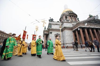 Санкт-Петербург. Крестный ход  по случаю Вербного воскресенья в Исаакиевском соборе.