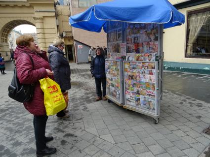 Москва. Пресс-стенд для продажи газет и журналов.