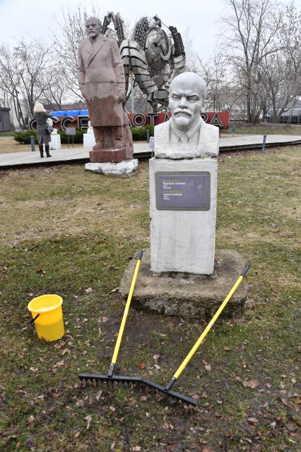 Москва. Памятник Владимиру Ленину в парке  `Музеон`.