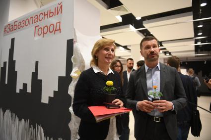 Москва.  Председатель комиссии Мосгордумы по безопасности Инна Святенко на  открытие первой в России выставки социальной рекламы `За безопасный город`.