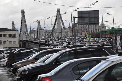 Москва.  Вид на Крымский мост.