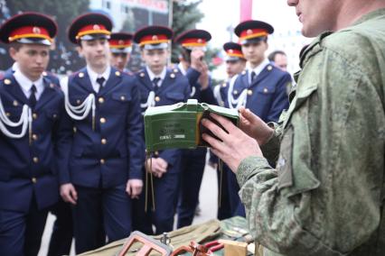 Ставрополь. Курсанты во время проведения Дня призывника  на территории 247-го гвардейского десантно-штурмового полка .