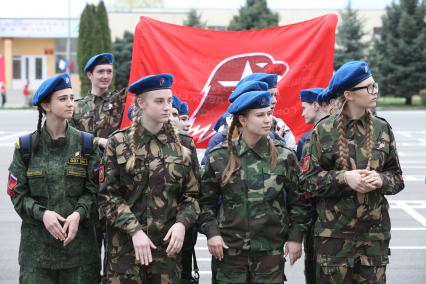 Ставрополь. Отряд Юнармейцев во время проведения Дня призывника на территории 247-го гвардейского десантно-штурмового полка .