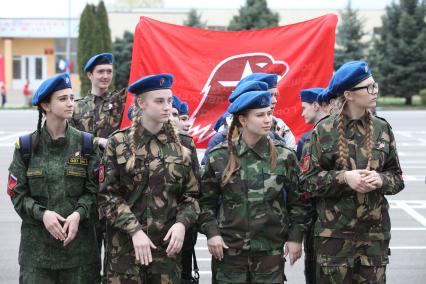 Ставрополь.   Отряд Юнармейцев  во время проведения  Дня призывника на территории 247-го гвардейского десантно-штурмового полка .