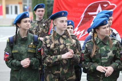 Ставрополь.   Отряд Юнармейцев  во время проведения  Дня призывника на территории 247-го гвардейского десантно-штурмового полка .