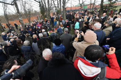 Поселок Переделкино. Во время похорон поэта Евгения Евтушенко.