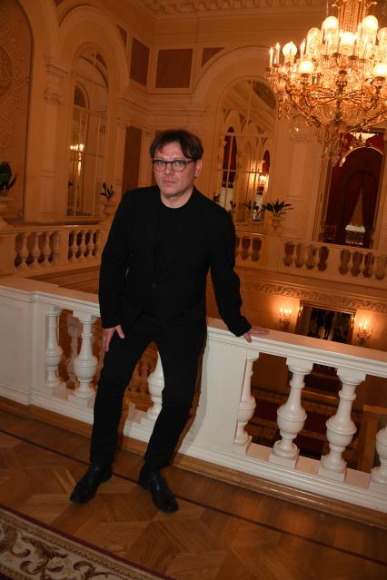 Москва.  Режиссер Валерий Тодоровский  перед премьерой своего фильма `Большой`  в Большом театре.