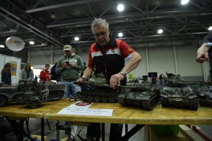 Москва. Один из участников выставки Moscow Hobby Expo 2017 в МВЦ`Крокус Экспо`.