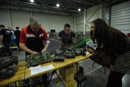 Москва. Один из участников выставки Moscow Hobby Expo 2017 в МВЦ`Крокус Экспо`.