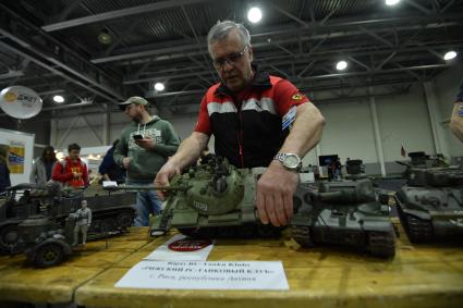 Москва. Один из участников выставки  Moscow Hobby Expo 2017 в МВЦ`Крокус Экспо`.