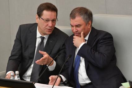 Москва. Первый вице-спикер Госдумы РФ Александр Жуков и спикер Госдумы РФ Вячеслав Володин (слева направо) на пленарном заседании Государственной думы РФ.