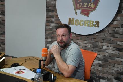 Москва. Отец видеоблогера Саши Спилберг, основатель агентства Z-agency, продюсирующего популярных видеоблогеров,  Александр Балковский (Папа Спилберг) на радиостанции `Комсомольская правда`.