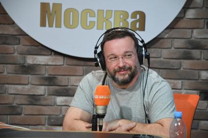 Москва.  Отец видеоблогера Саши Спилберг, основатель агентства Z-agency, продюсирующего популярных видеоблогеров,  Александр Балковский (Папа Спилберг) на радиостанции `Комсомольская правда`.