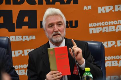 Москва. Встреча ветеранов - участников исторического Парада Победы 1945 года с журналистами и организаторами мотомарша `Дороги Победы - на Берлин 2017`. Координатор участников `Парада Победы`, автор книги `Победители и Наследники` Николай Над (Добрюха) в редакции `Комсомольской правды`.