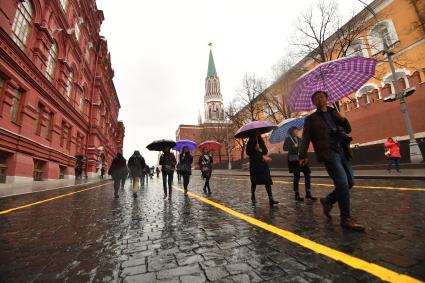 Москва. Временная разметка для военной техники для проведения Парада Победы на Красной площади.