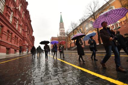 Москва. Временная разметка для военной техники для проведения Парада Победы на Красной площади.