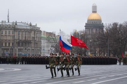 Санкт-Петербург. Репетиция военного парада в честь Дня Победы на Дворцовой площади.