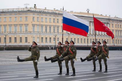 Санкт-Петербург. Репетиция военного парада в честь Дня Победы на Дворцовой площади.