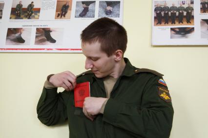 Санкт-Петербург.  Призывник в городском сборном пункте.