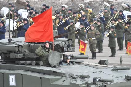 Московская область, Алабино. Военная техника  во время  репетиции военного парада, посвященного  72-й годовщине Победы в Великой Отечественной войне.