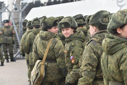 Московская область, Алабино. Участники пеших колонн парадного расчета войск перед репетицией военного парада, посвященного 72-й годовщине Победы в Великой Отечественной войне.