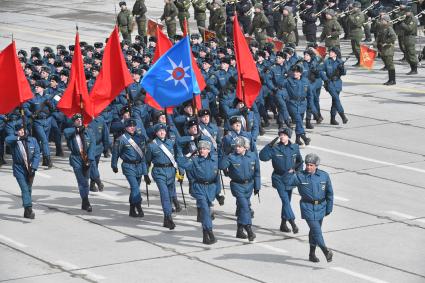 Московская область, Алабино. Участники пеших колонн парадного расчета войск на репетиции военного парада, посвященного  72-й годовщине Победы в Великой Отечественной войне.