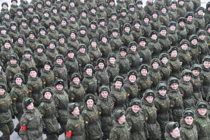 Московская область, Алабино. Участники пеших колонн парадного расчета войск на репетиции военного парада, посвященного 72-й годовщине Победы в Великой Отечественной войне.