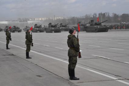 Московская область, Алабино. Военная техника  во время  репетиции военного парада, посвященного  72-й годовщине Победы в Великой Отечественной войне.