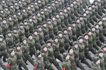 Московская область, Алабино. Участники пеших колонн парадного расчета войск на репетиции военного парада, посвященного  72-й годовщине Победы в Великой Отечественной войне.