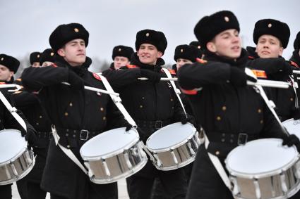 Московская область, Алабино. Участники пеших колонн парадного расчета войск перед репетицией военного парада, посвященного  72-й годовщине Победы в Великой Отечественной войне.