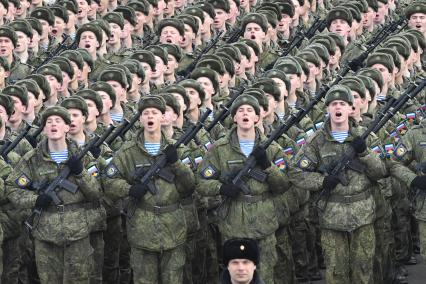 Московская область, Алабино. Участники пеших колонн парадного расчета войск на репетиции военного парада, посвященного  72-й годовщине Победы в Великой Отечественной войне.