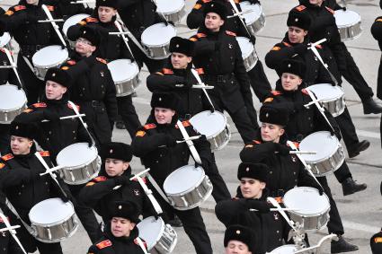 Московская область, Алабино. Участники пеших колонн парадного расчета войск на репетиции военного парада, посвященного  72-й годовщине Победы в Великой Отечественной войне.