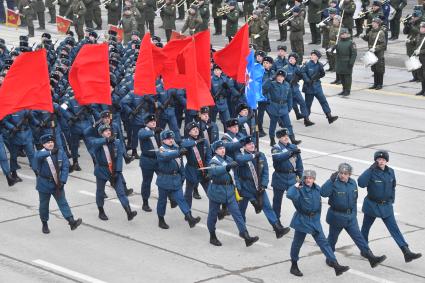 Московская область, Алабино. Участники пеших колонн парадного расчета войск на репетиции военного парада, посвященного  72-й годовщине Победы в Великой Отечественной войне.