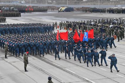 Московская область, Алабино. Участники пеших колонн парадного расчета войск на репетиции военного парада, посвященного  72-й годовщине Победы в Великой Отечественной войне.