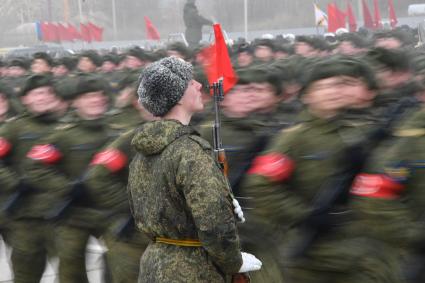 Московская область, Алабино. Участники пеших колонн парадного расчета войск на репетиции военного парада, посвященного  72-й годовщине Победы в Великой Отечественной войне.