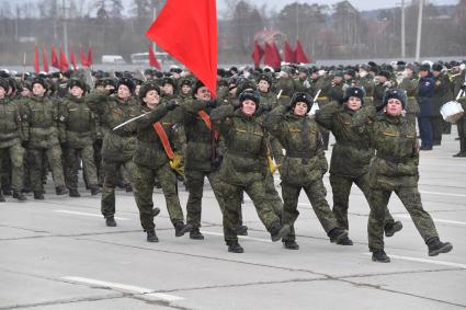 Московская область, Алабино. Участники пеших колонн парадного расчета войск на репетиции военного парада, посвященного  72-й годовщине Победы в Великой Отечественной войне.