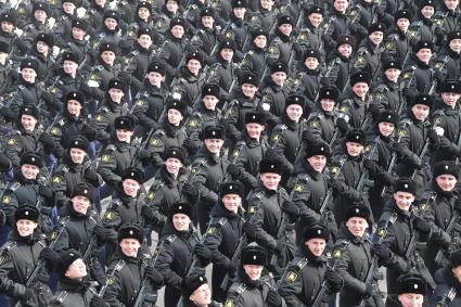 Московская область, Алабино. Участники пеших колонн парадного расчета войск на репетиции военного парада, посвященного 72-й годовщине Победы в Великой Отечественной войне.