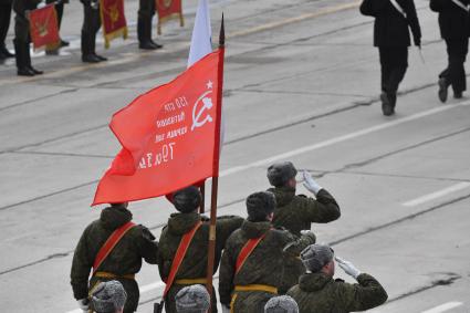 Московская область, Алабино. Участники пеших колонн парадного расчета войск на репетиции военного парада, посвященного  72-й годовщине Победы в Великой Отечественной войне.