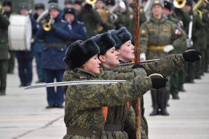 Московская область, Алабино. Участники пеших колонн парадного расчета войск на репетиции военного парада, посвященного  72-й годовщине Победы в Великой Отечественной войне.