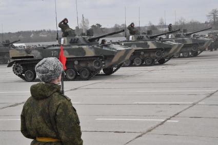 Московская область, Алабино. БДМ-4 во время репетиции военного парада, посвященного 72-й годовщине Победы в Великой Отечественной войне.