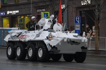 Москва. БТР-82А во время проезда военной техники по Тверской улице перед репетицией парада на Красной площади, посвященного 72-й годовщине Победы в Великой Отечественной войне.