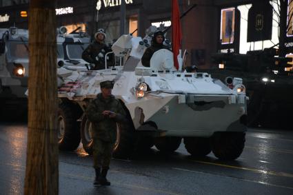 Москва. БТР-82А во время проезда военной техники по Тверской улице перед репетицией парада на Красной площади, посвященного 72-й годовщине Победы в Великой Отечественной войне.