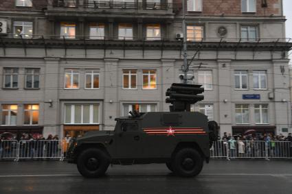 Москва.  Бронемашина `Корнет-Д1`  во время проезда военной техники по Тверской улице перед репетицией  парада на Красной площади, посвященного 72-й годовщине Победы в Великой Отечественной войне.